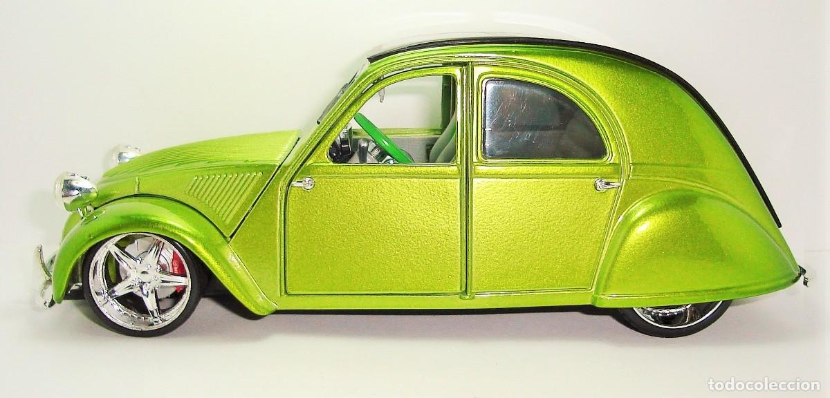 Coches a escala: CITROEN 2CV VERDE CUSTOM MAISTO ESCALA 1:18