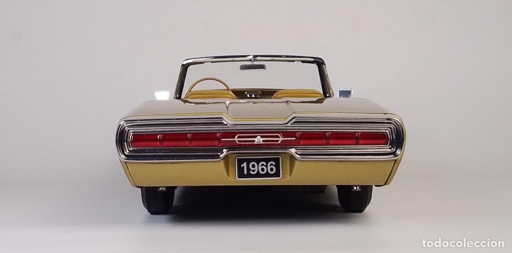 Coches a escala: Ford Thunderbird Convertible 1966 - Foto 5