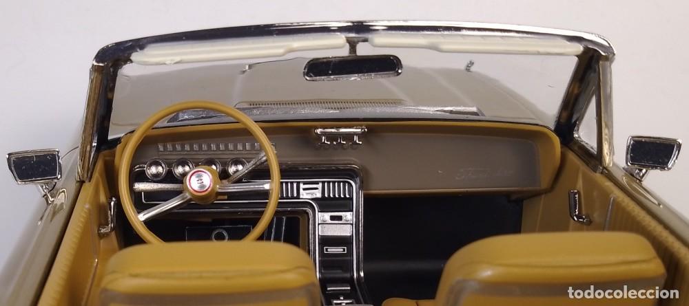 Coches a escala: Ford Thunderbird Convertible 1966 - Foto 11