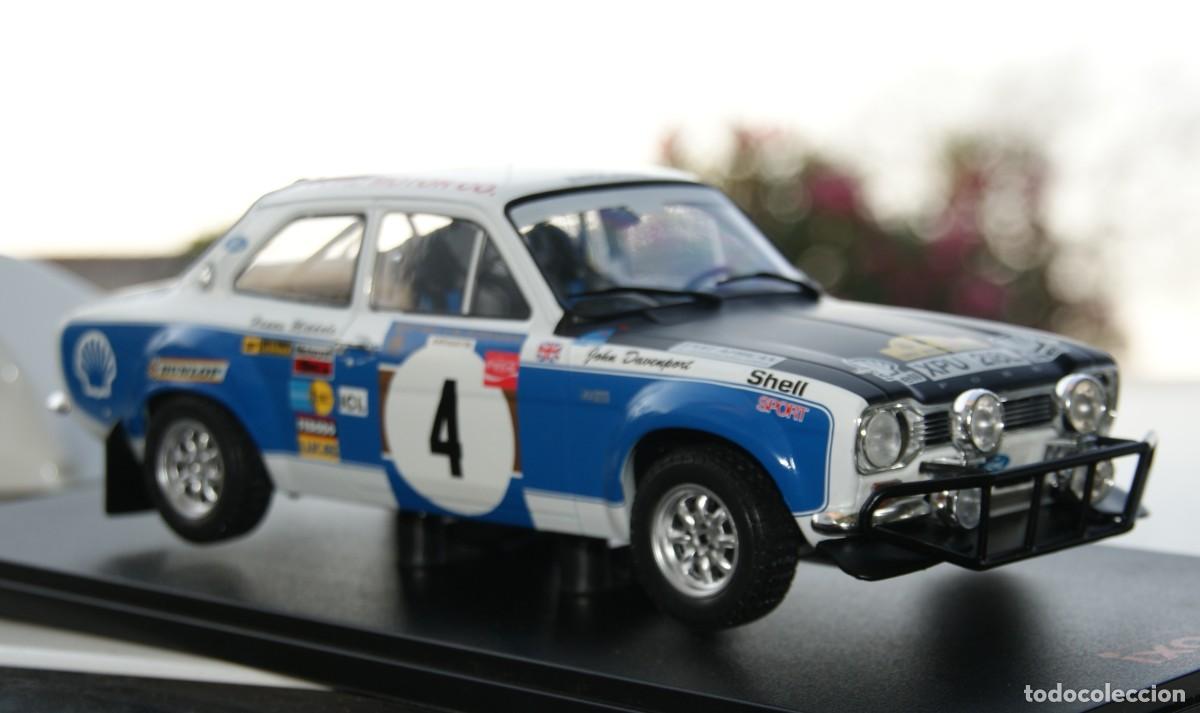 Modellautos: FORD ESCORT MKI RS 1600 #4 R. CLARK / T. MANSON RALLYE SAFARI - 1973 ESCALA 1/18 DE IXO EN SU CAJA
