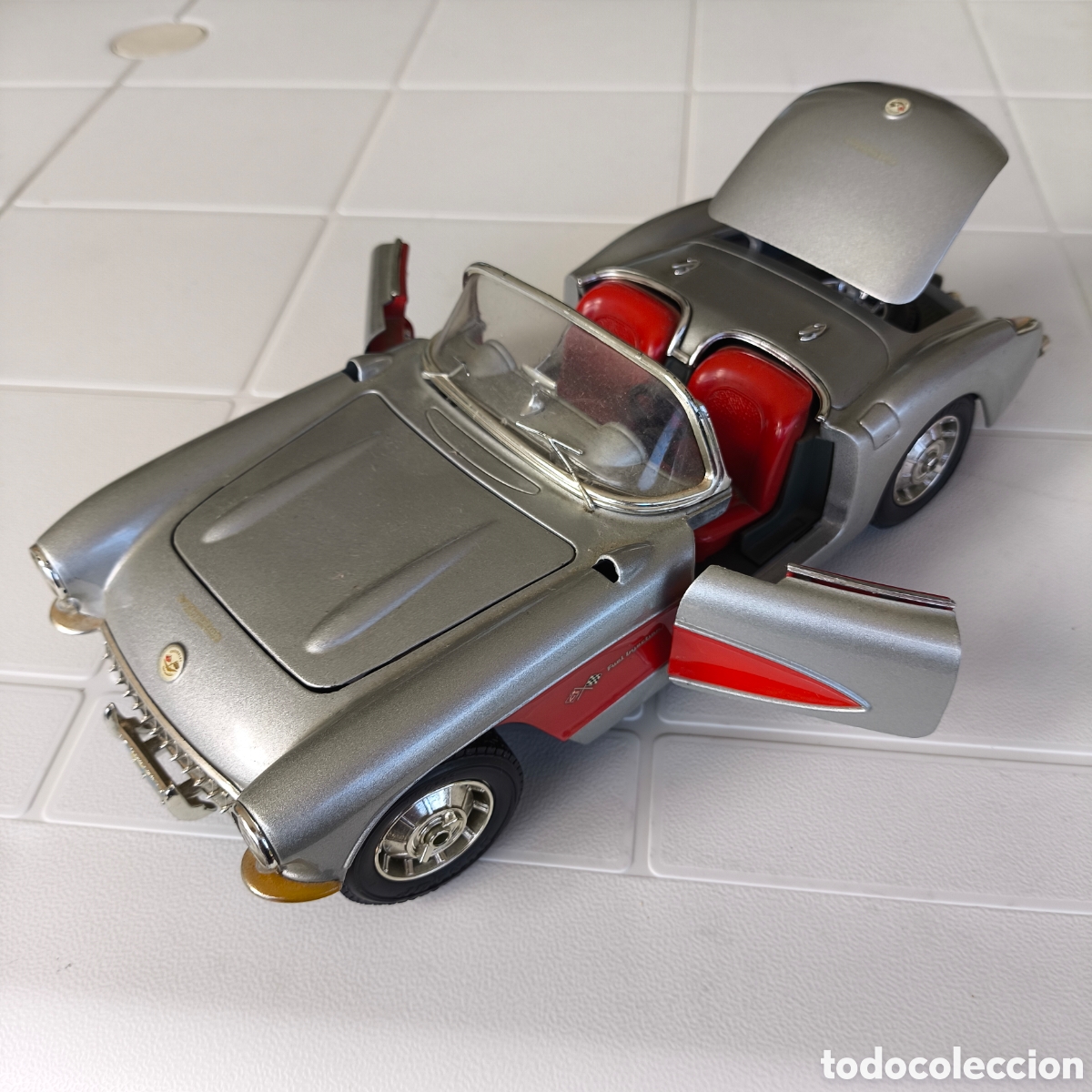 Coches a escala: Chevrolet Corvette (1957) Bburago 1/18