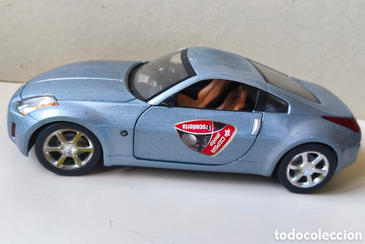 Coches a escala: NISSAN 350 Z FAIRLADY, silver, fabricado por HOT WHEELS Racing, escala 1/18.