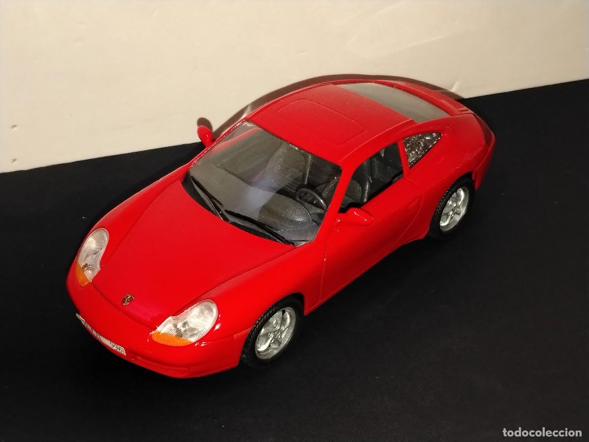 Voitures &agrave; l'&eacute;chelle: PORSCHE 911 CARRERA (996) WELLY 1/18 ROUGE