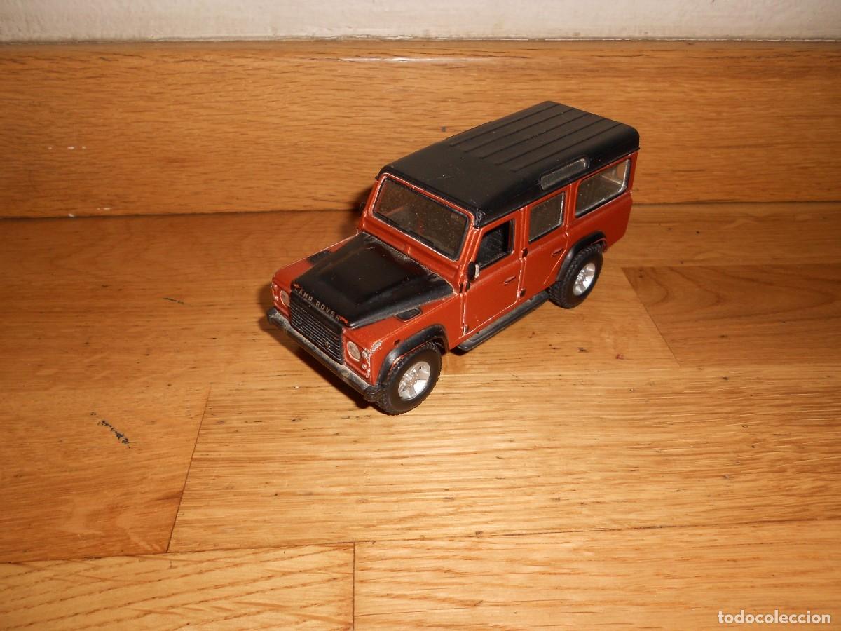 Coches a escala: COCHE LAND ROVER DEFENDER 110 MARRON Todoterreno 4/4 - Escala 1:18 - BURAGO