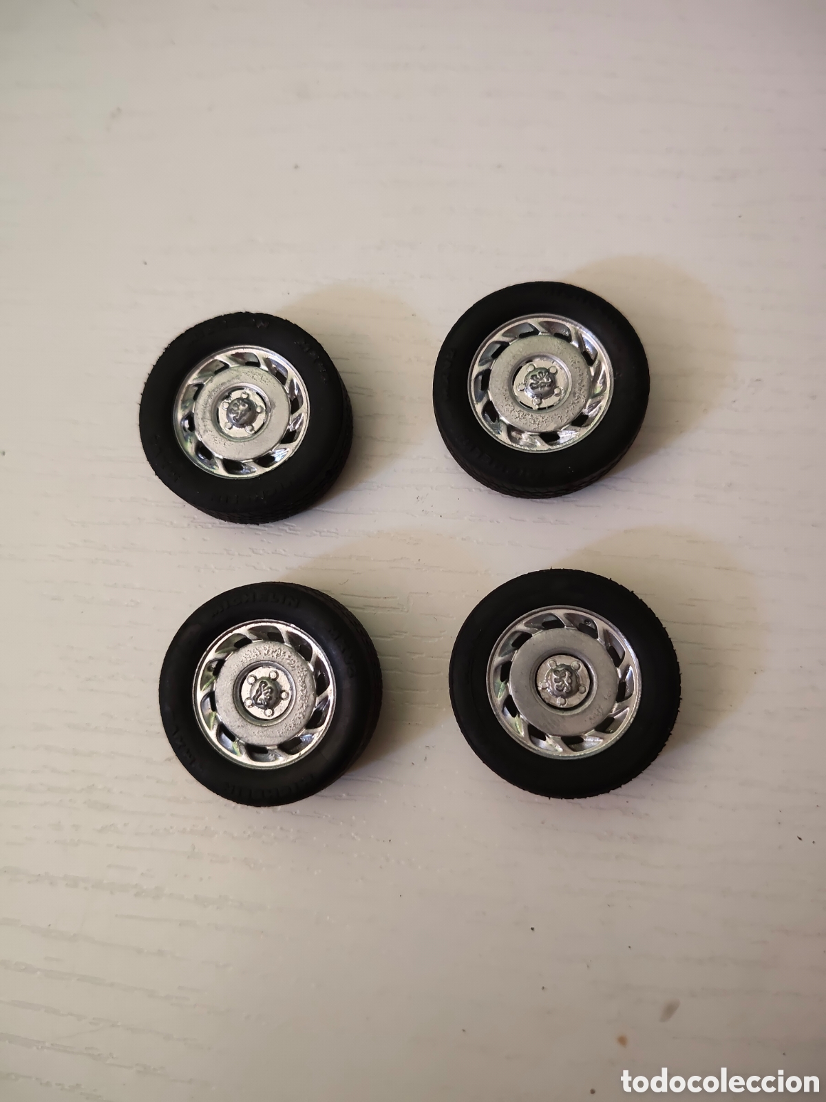 Coches a escala: Llantas y neum&aacute;ticos solido 1/18 Peugeot 605