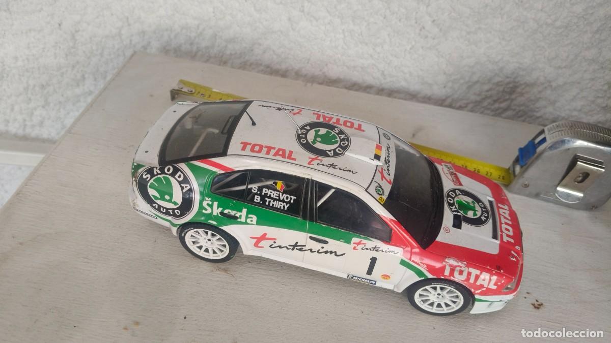 Coches a escala: Voiture miniature 1/18 Solido Skoda rallye