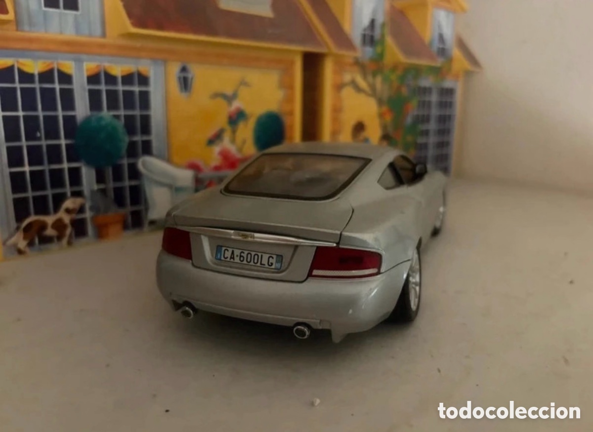 Coches a escala: Aston Martin de bburago - Foto 2