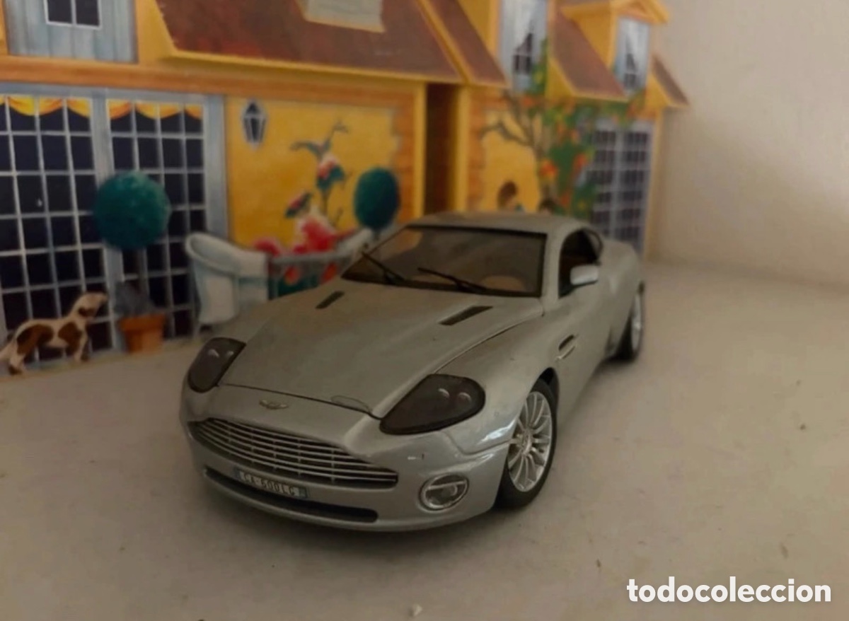 Coches a escala: Aston Martin de bburago - Foto 3