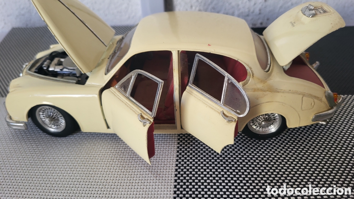 Carros em escala: Antiguo coche Jaguar Maisto