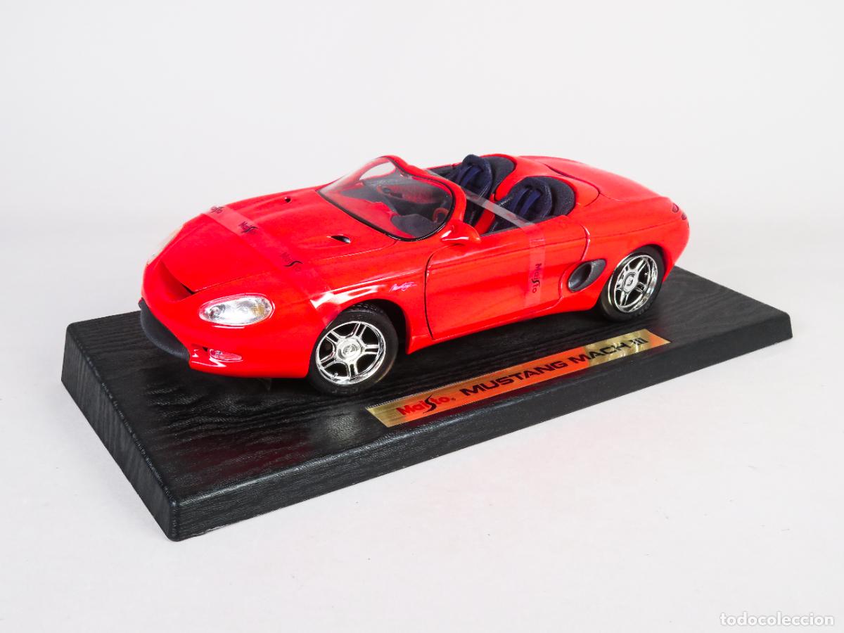 Coches a escala: Mustang Mach III Maisto color rojo 1/18 nuevo