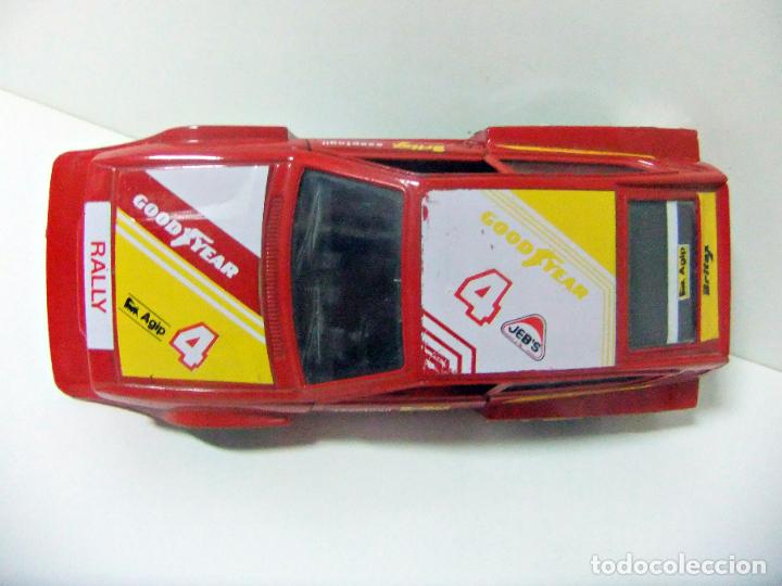 Modèle à l'échelle 1:24 de l'Alfa Romeo GTV