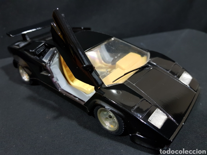 Lamborghini Countach 1988 Burago – Échelle 1/18 – Noire – Métal – Italie