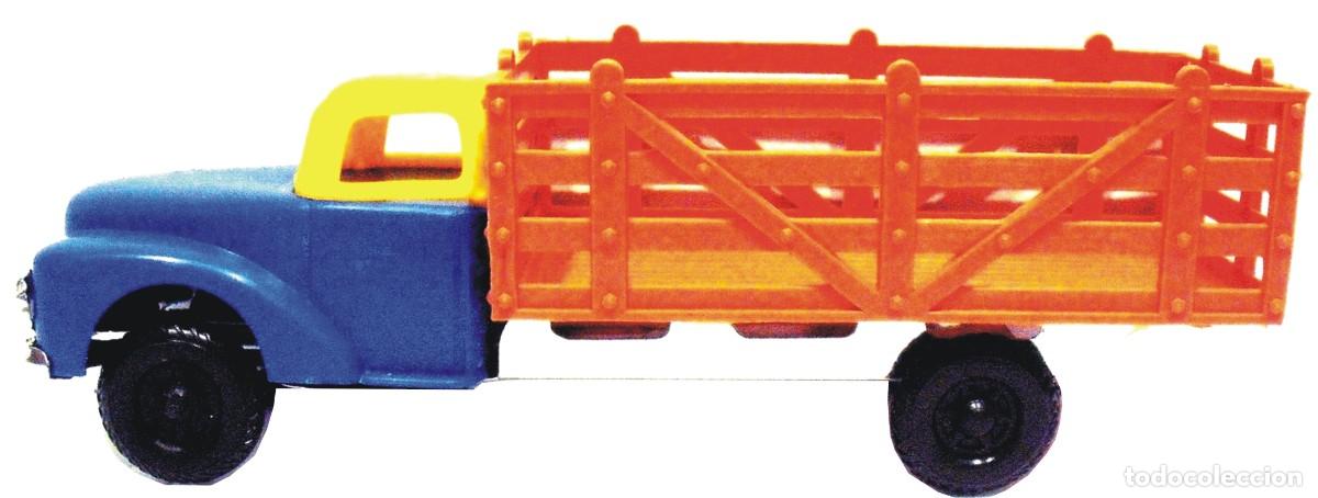 Coches a escala: Camion de remolque en plastico e hojalata - Foto 5