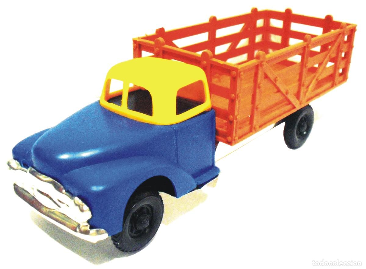 Coches a escala: Camion de remolque en plastico e hojalata - Foto 7