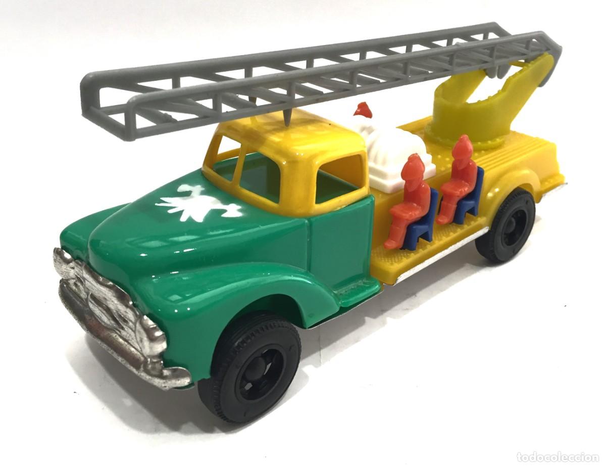 Auto in scala: Camioneta bomberos JATO Bedford TJ 6 fabricada en Portugal. Escala +/- 1/24