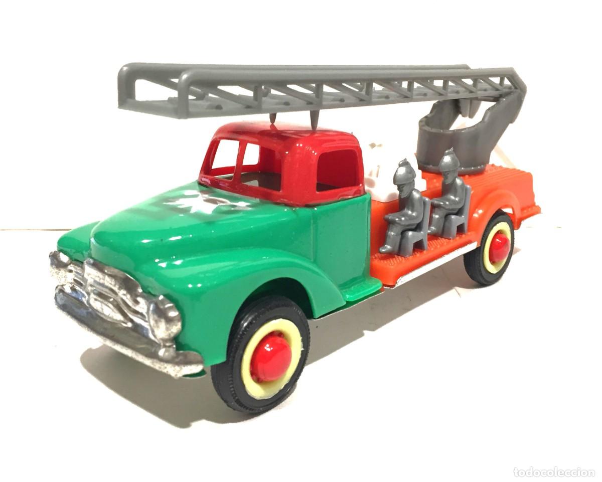 Coches a escala: Camioneta Bomberos JATO Bedford TJ 6 fabricada en Portugal. Escala +/- 1/24 -