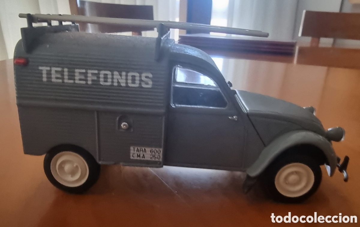 Coches a escala: Citro&euml;n 2CV Telef&oacute;nica escala 1/24 Oviedo Asturias