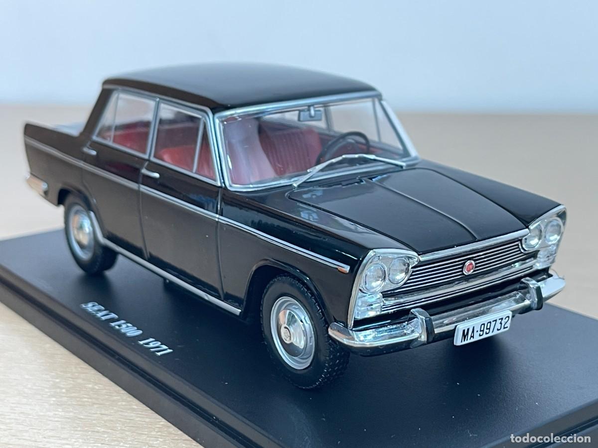 Coches a escala: Coche SEAT 1500 1971 Matr&iacute;cula M&aacute;laga 1:24 die-cast metal car 1/24 Cl&aacute;sicos Salvat
