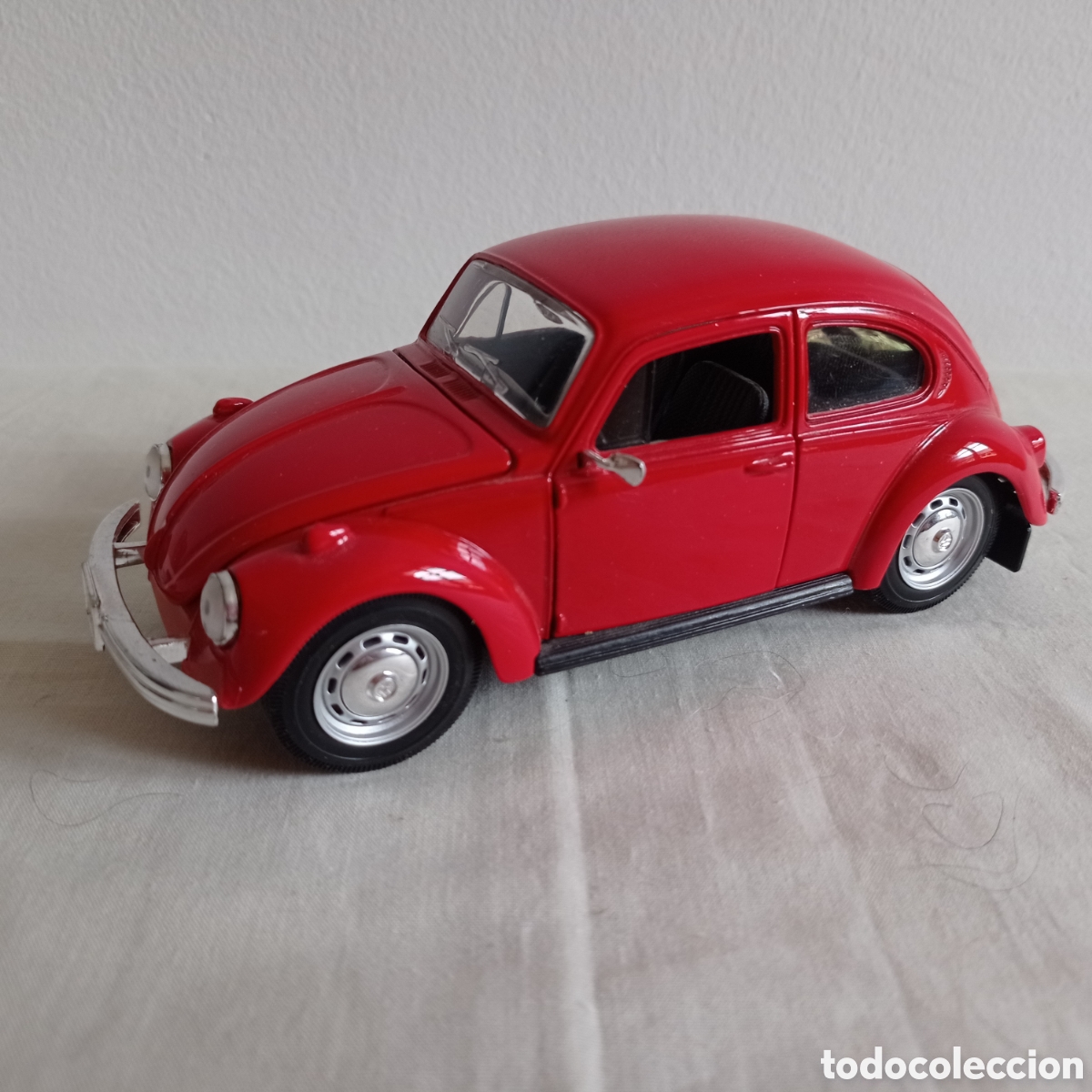 Coches a escala: VOLKS WAGEN BEETLE. MAISTO 1/24