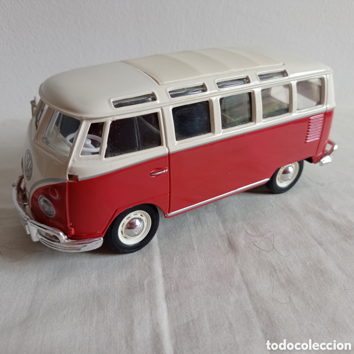 Coches a escala: VOLKS WAGEN VAN SAMBA. MAISTO 1/25