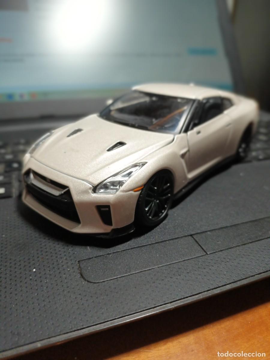 Coches a escala: NISSAN GT-R BURAGO 1:24.DEFECTOS.
