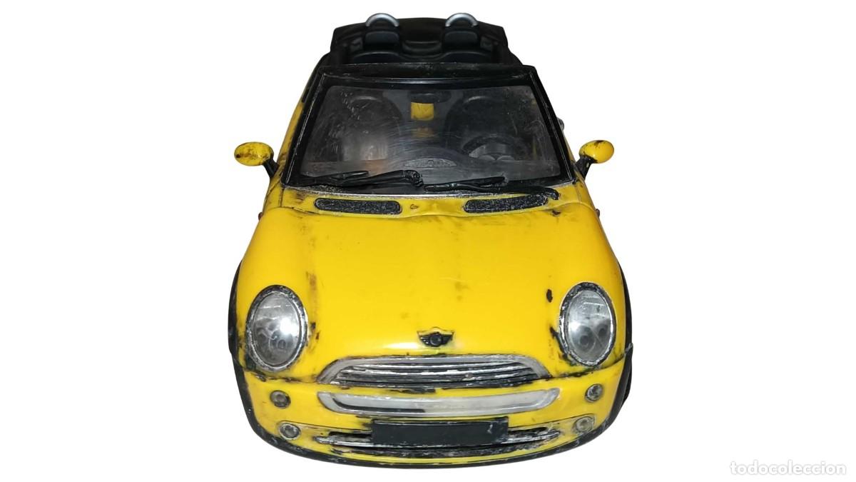 Coches a escala: MINI COOPER S CONVERTIBLE AMARILLO ESCALA 1:24 - KINSMART DIE-CAST CON ACABADO ENVEJECIDO - A&Ntilde;O 2004