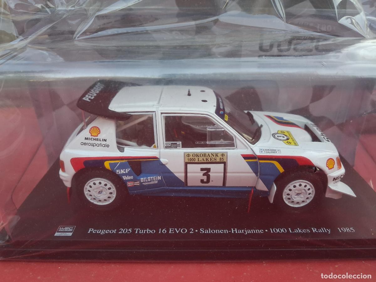 Coches a escala: PRECIOSO COCHE ESCALA 1:24 PEUGEOT 205 TURBO 16 EVO RALLYE 1000 LAKES 1985 NUEVO EN BLISTER ORIGINAL