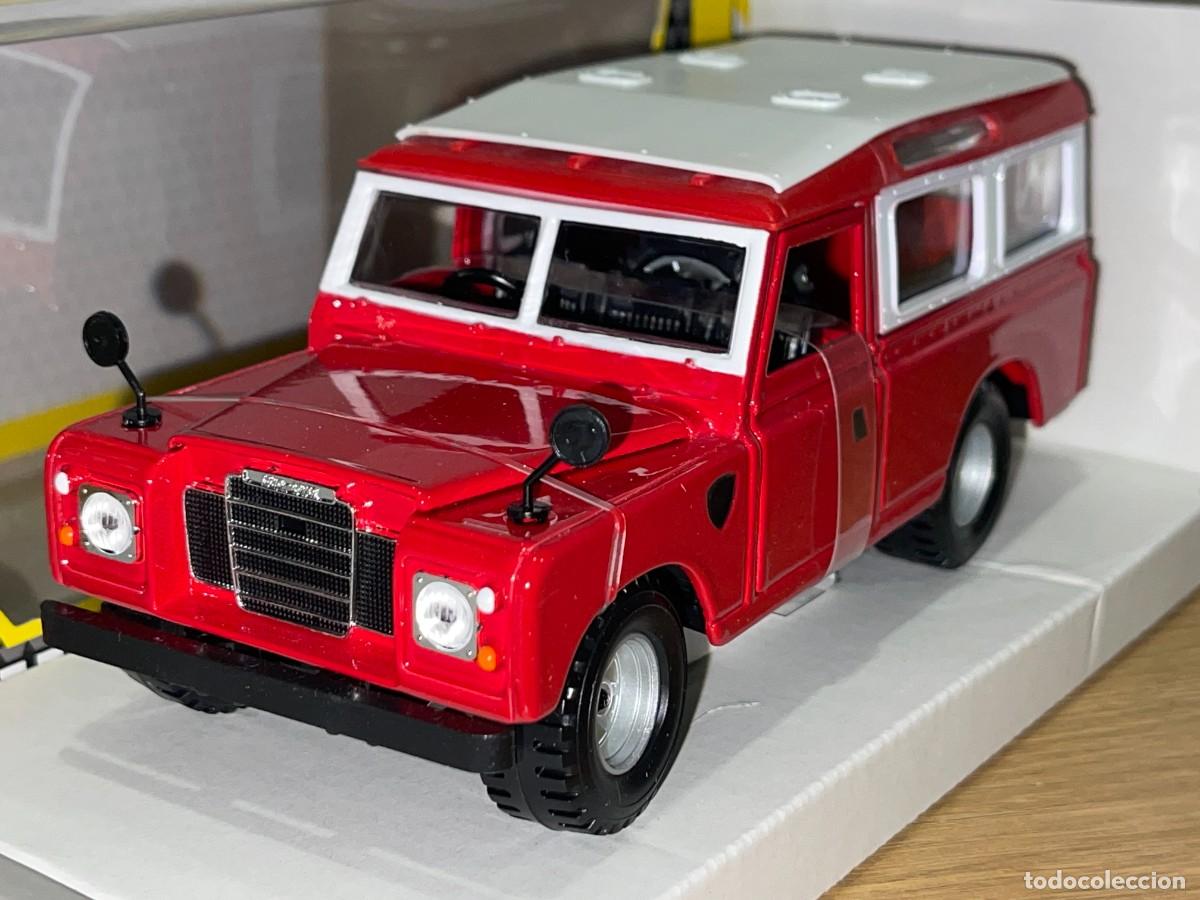 Coches a escala: Coche 4X4 LAND ROVER Series II rojo escala 1/24 die-cast metal car 1:24 burago nuevo en caja jeep