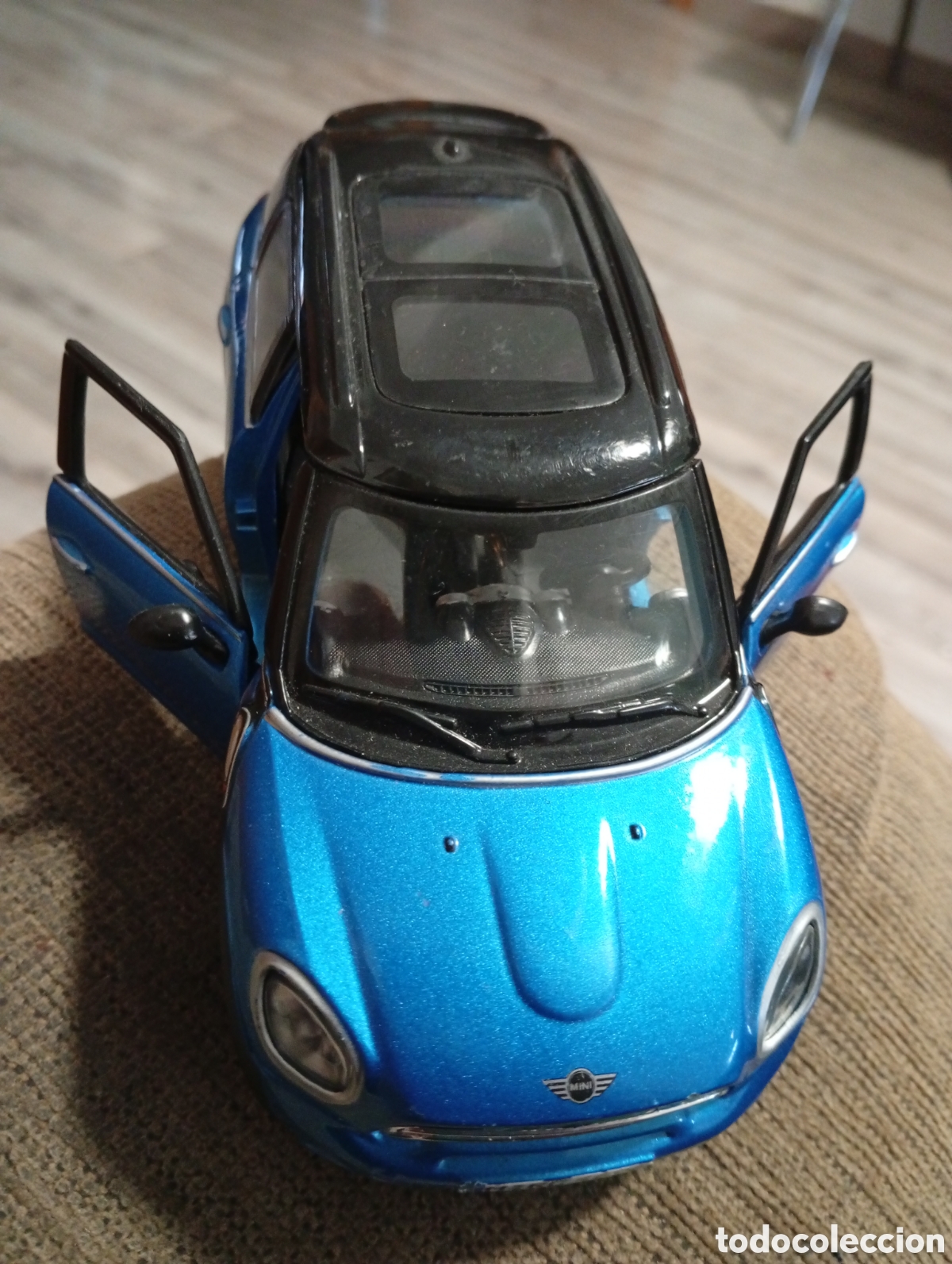 Modellautos: Coche 1/24 minicoper maisto