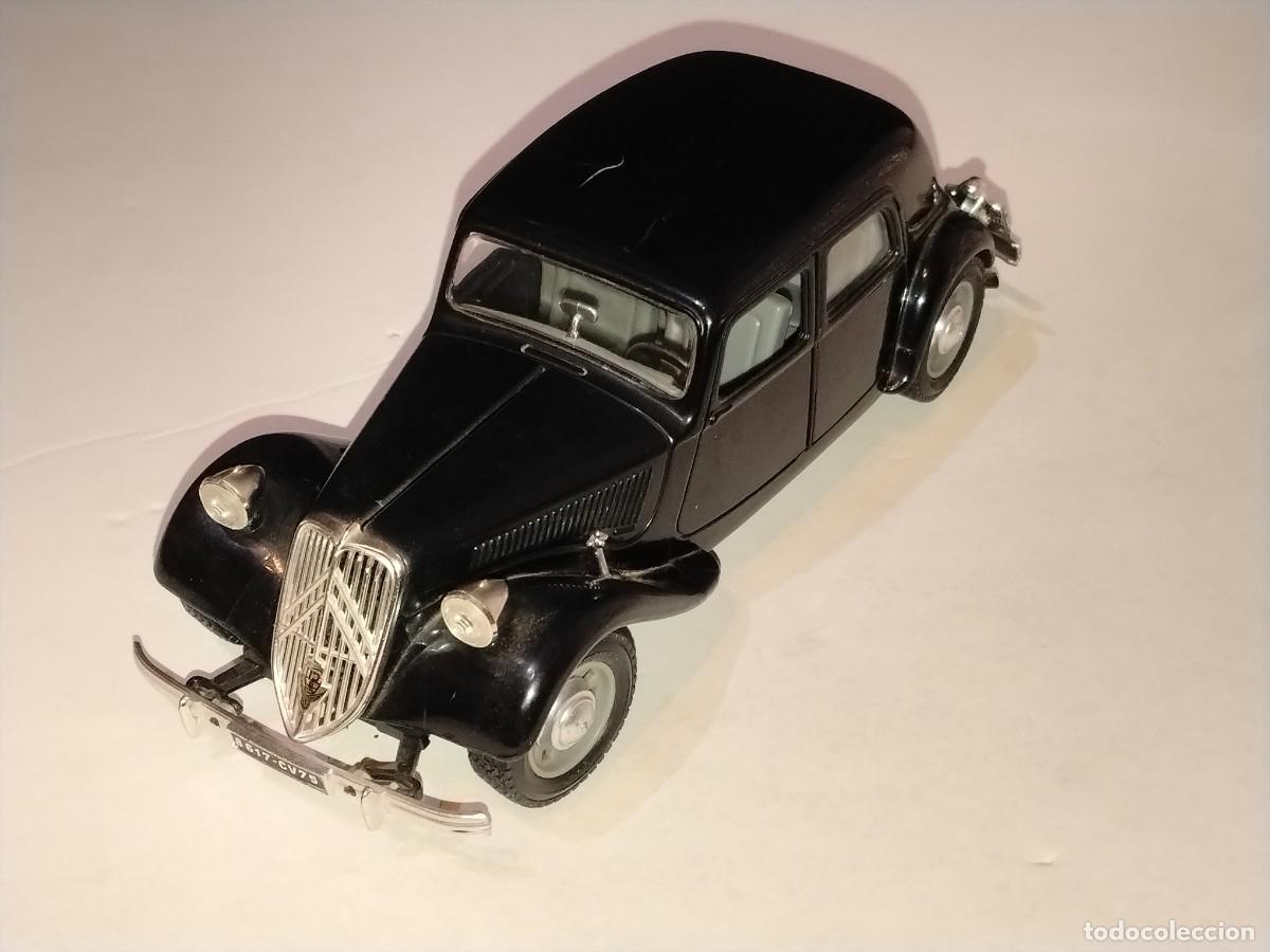 Modellautos: CITROEN TRACTION AVANT 15 CV 1938 - BURAGO - 1/24