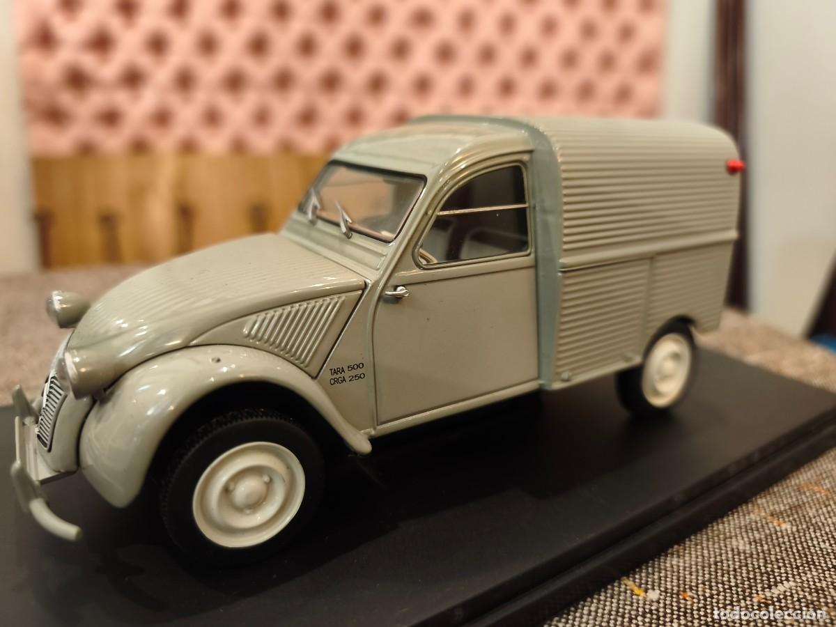 Coches a escala: Citro&euml;n 2CV Furgoneta (1957). Escala 1/24. Salvat.