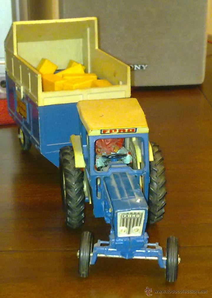 Coches a escala: TRACTOR FORD 6600 CON REMOLQUE, BRITAINS - Foto 3