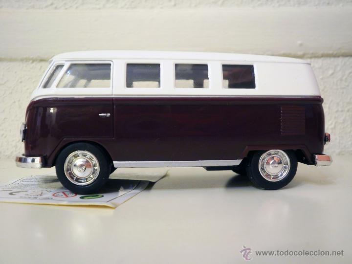 Coches a escala: Volkswagen Classical Bus 1962 (morado) - Foto 2 - 51552265