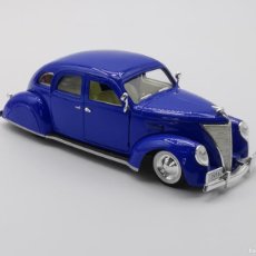 Coches a escala: 1936 LINCOLN ZEPHY SEDÁN. DIE-CAST. 1/32.. Lote 365081401
