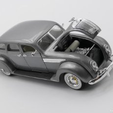 Coches a escala: 1936 CHRYSLER AIRFLOW. SIGNATURE. DIE-CAST. 1/32.. Lote 365088781