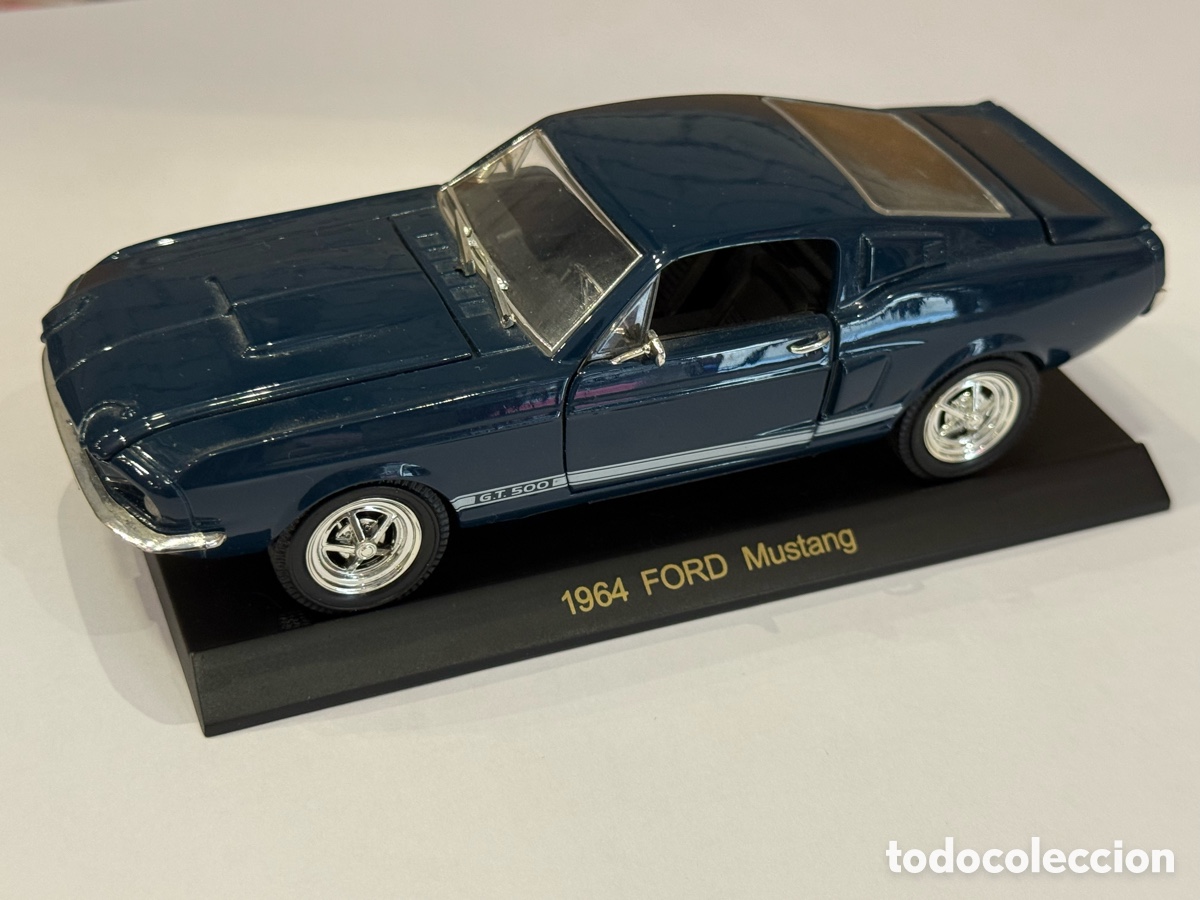 Coches a escala: Vintage car 1964 ford mustang con su soporte