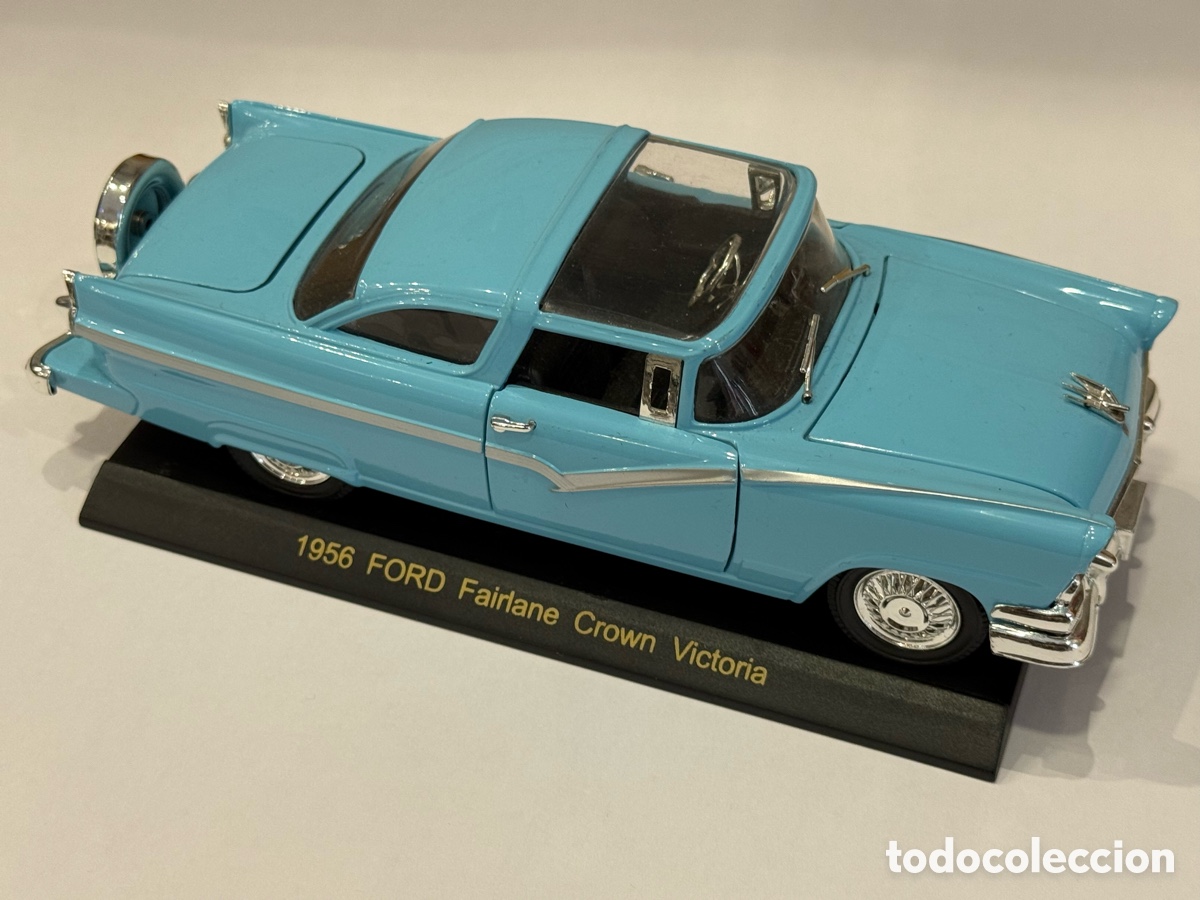 Coches a escala: 1956 ford fairlane crown con su peana