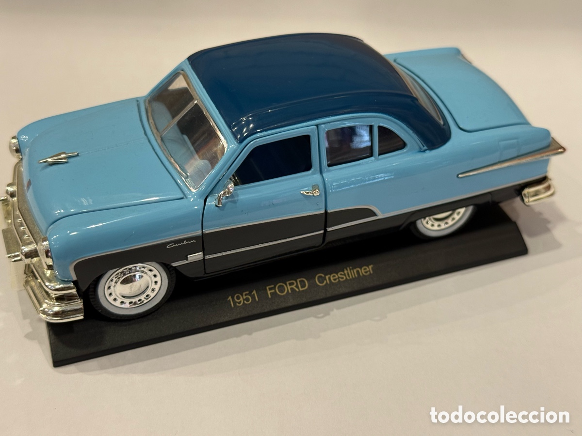 Coches a escala: Ford Crestliner 1951 en su peana