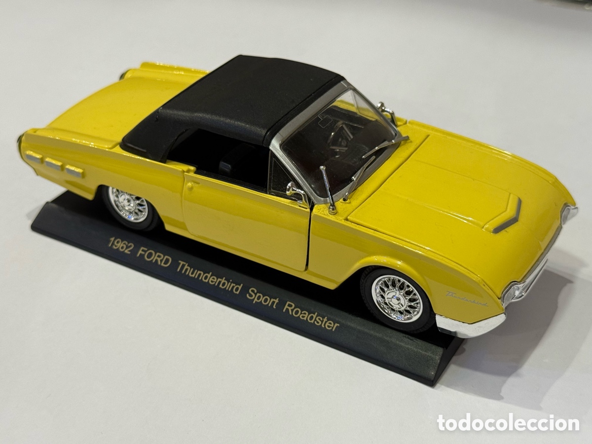 Coches a escala: Ford Thunderbird Sport Roadster 1962 en su peana