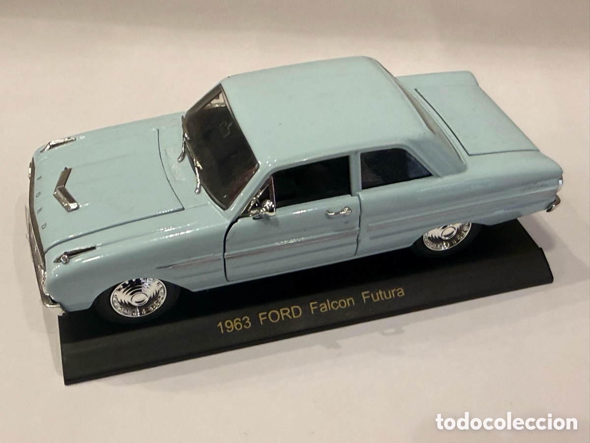 Coches a escala: Ford Falcon Futura 1963 en su peana