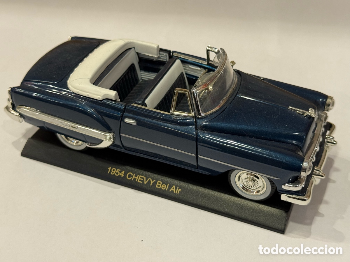 Coches a escala: Chevy Bel Air Chevrolet 1954 en su peana