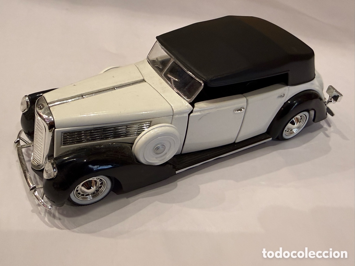 Coches a escala: Coche met&aacute;lico Lincoln Convertible Model K, 1939. Signature. 1/32