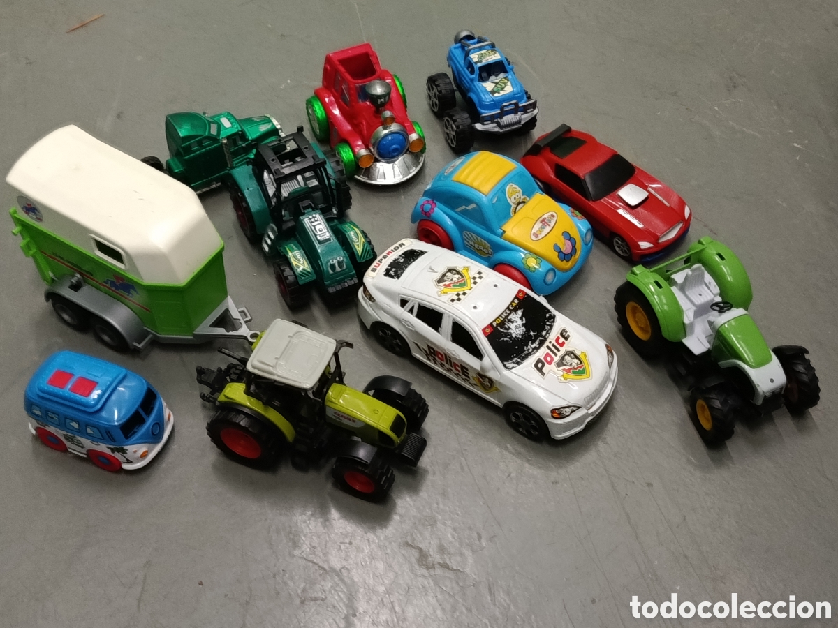 Coches a escala: Lote 11 veh&iacute;culos de pl&aacute;stico de juguete