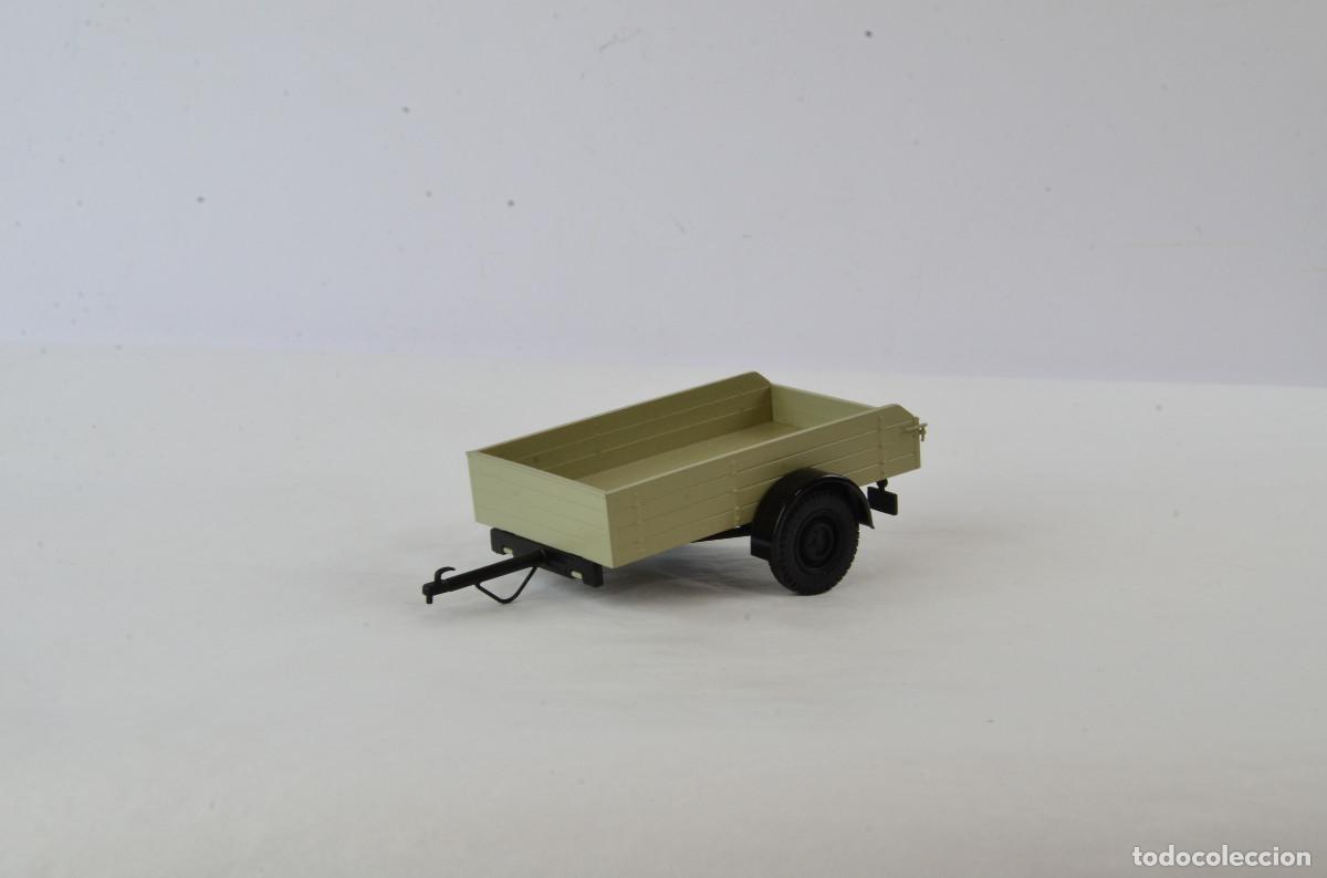 Coches a escala: H&uuml;bner Escala 1:32 Remolque