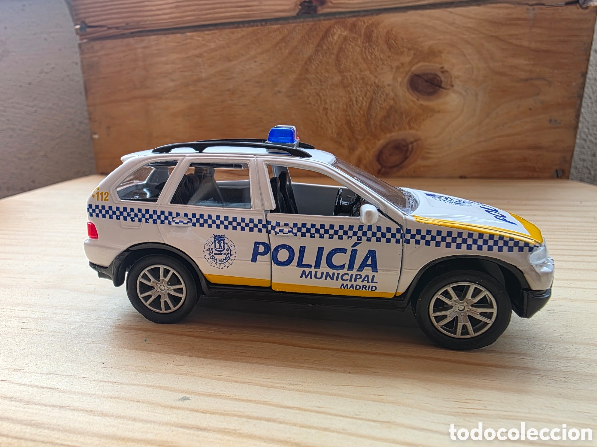 Coches a escala: Volkswagen Touareg Polic&iacute;a Municipal de Madrid 1:32 &ndash; Veh&iacute;culo de colecci&oacute;n en metal (Die-Cast)