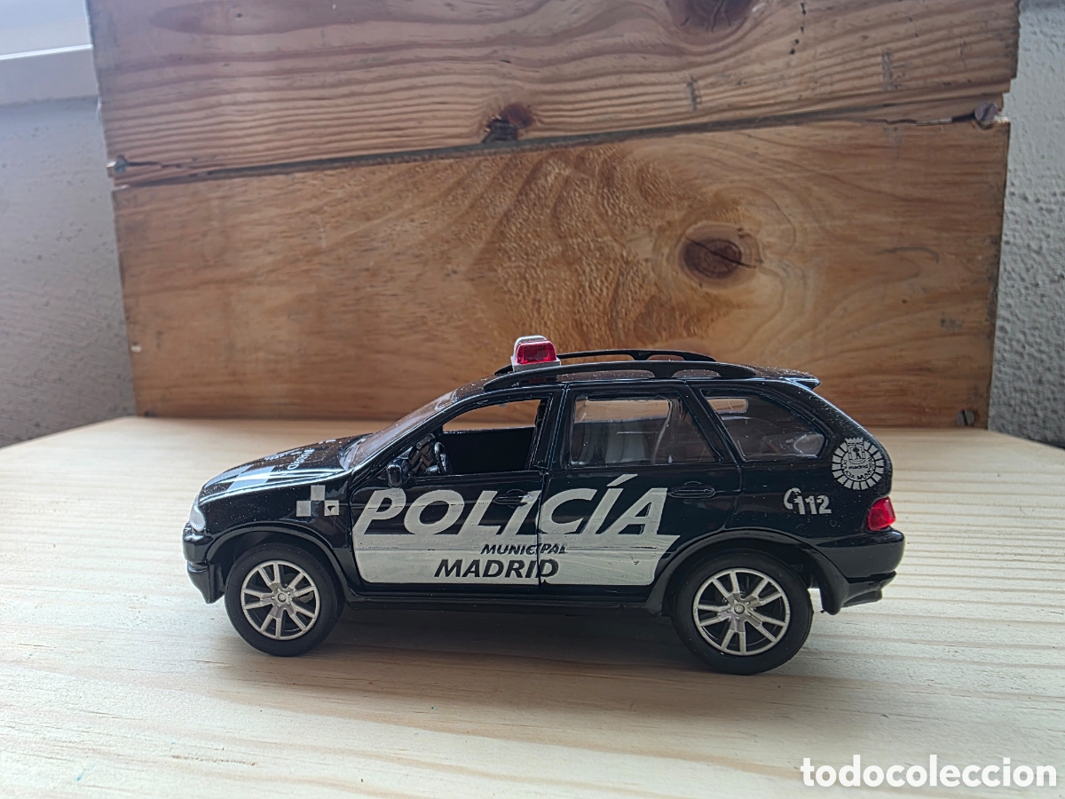Coches a escala: Volkswagen Touareg Polic&iacute;a Municipal de Madrid (Librea negra hist&oacute;rica) &ndash; Escala 1:32 &ndash; Die-Cast de