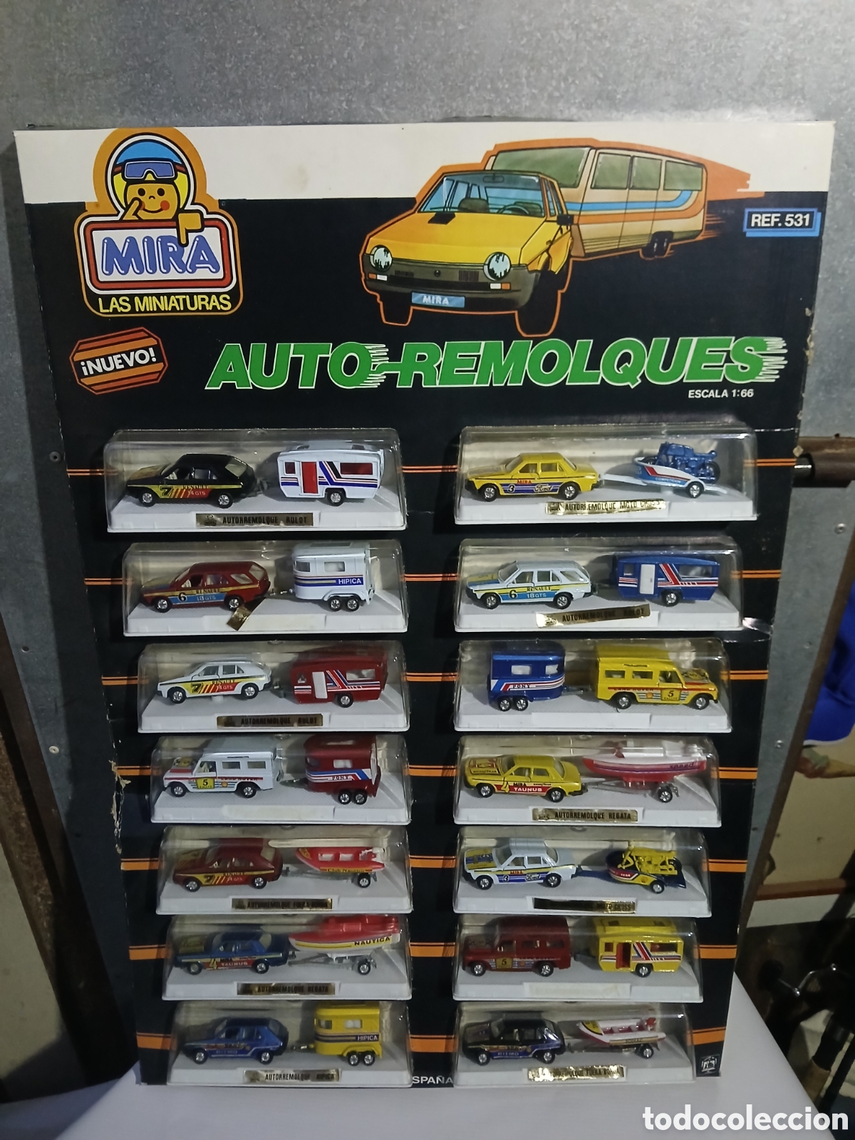 Coches a escala: EXPOSITOR DE 14 COCHES AUTOREMOLQUES EN METAL ESCALA 1:66 DE LA CASA MIRA NUEVO.