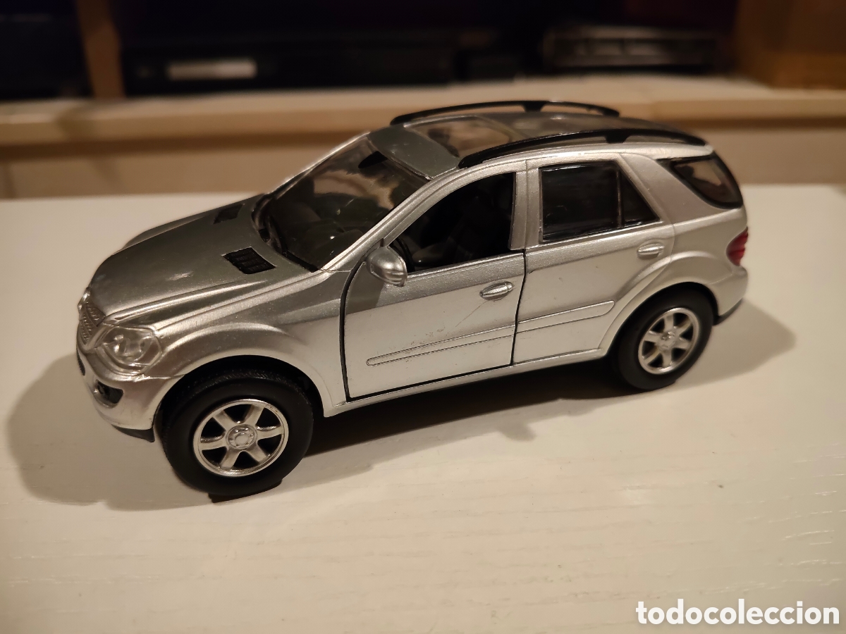 Coches a escala: New Ray 1/32 Mercedes Benz clase ML 500