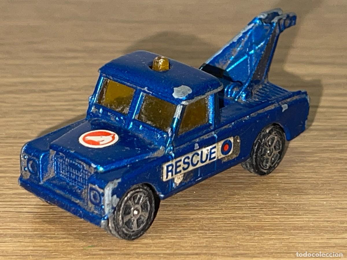 Coches a escala: 30- Corgi Juniors coche LAND ROVER Rescue Gr&uacute;a azul Made in Great Britain die-cast 1:43 a&ntilde;os 80