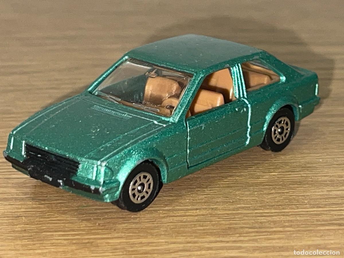 Coches a escala: 32- Corgi coche FORD ESCORT verde metalizado Made in Great Britain die-cast metal car a&ntilde;os 80
